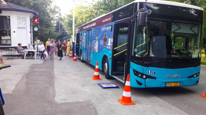 Concert cu vaccinare. La Teatrul Verde, unde astazi va avea loc concertul "O seara in parc" a fost instalat un punct mobil de vaccinare - FOTO Concert cu vaccinare. La Teatrul Verde, unde astazi va avea loc concertul "O seara in parc" a fost instalat un punct mobil de vaccinare - FOTO