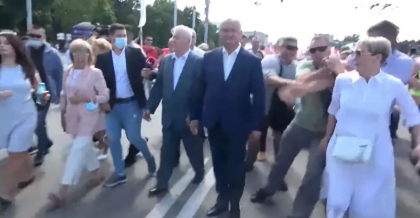 Vezi momentul in care Dorin Chirtoaca se napusteste asupra lui Igor Dodon si Vladimir Voronin - VIDEO