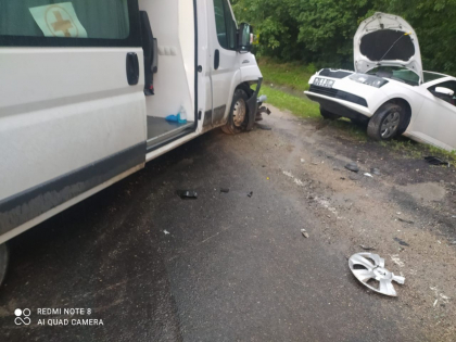 Doua masini s-au lovit la Hancesti din cauza carosabilului umed. Vezi imaginile dupa impact - VIDEO/FOTO Doua masini s-au lovit la Hancesti din cauza carosabilului umed. Vezi imaginile dupa impact - VIDEO/FOTO