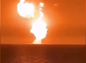 Explozie spectaculoasa in Marea Caspica. Un vulcan a aruncat in aer o minge de foc Explozie spectaculoasa in Marea Caspica. Un vulcan a aruncat in aer o minge de foc