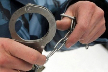 Un barbat - omorat de prietenul de pahar. Corpul victimei - gasit de o vecina in scara blocului Un barbat - omorat de prietenul de pahar. Corpul victimei - gasit de o vecina in scara blocului