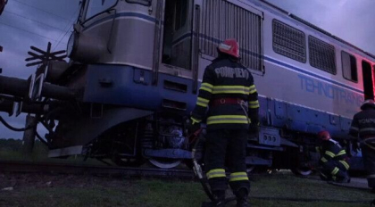 Panica in Campulung Muscel. Un tren cu 1400 de tone de zgura, la un pas de a lua foc Panica in Campulung Muscel. Un tren cu 1400 de tone de zgura, la un pas de a lua foc