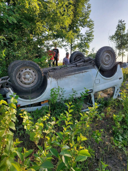 Doi soti au ajuns la spital, dupa ce masina in care se aflau s-a rasturnat si a ajuns intr-un sant, la Sangerei