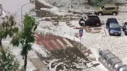 Grindina de marimea unei mingi de tenis in Milano. Strazile au aratat ca iarna - VIDEO Grindina de marimea unei mingi de tenis in Milano. Strazile au aratat ca iarna - VIDEO