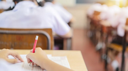 O eleva din Galati a luat 3 la Evaluarea Nationala, iar dupa contestatie lucrarea a fost notata cu 8.25. Explicatia Inspectoratului O eleva din Galati a luat 3 la Evaluarea Nationala, iar dupa contestatie lucrarea a fost notata cu 8.25. Explicatia Inspectoratului