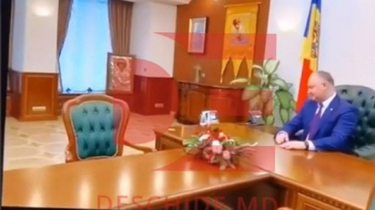 „Imi sadi ghini?" Dodon probeaza fotoliul prezidential in prima zi la Presedintia renovata - VIDEO „Imi sadi ghini?" Dodon probeaza fotoliul prezidential in prima zi la Presedintia renovata - VIDEO