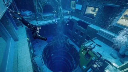 Cea mai adanca piscina din lume s-a deschis in Dubai. Contine un oras scufundat, cu galerii si incaperi