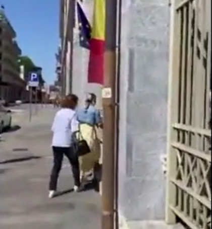 Diaspora s-a mobilizat si in Italia. Vezi cum voteaza moldovenii veniti la sectia de votare din Torino - VIDEO Diaspora s-a mobilizat si in Italia. Vezi cum voteaza moldovenii veniti la sectia de votare din Torino - VIDEO