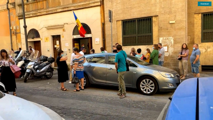Vlad Biletchi despre cozile imense de la sectiile de votare din diaspora: "Celor de la CEC sa le fie rusine ca nu au deschis 191 de sectii si i-au pus pe acesti oameni sa stea in rand" - VIDEO Vlad Biletchi despre cozile imense de la sectiile de votare din diaspora: "Celor de la CEC sa le fie rusine ca nu au deschis 191 de sectii si i-au pus pe acesti oameni sa stea in rand" - VIDEO