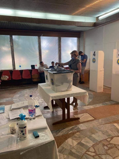 Candidata Partidului Legii si Dreptatii, Mariana Durlesteanu si-a exercitat dreptul la vot - FOTO
Candidata Partidului Legii si Dreptatii, Mariana Durlesteanu si-a exercitat dreptul la vot - FOTO