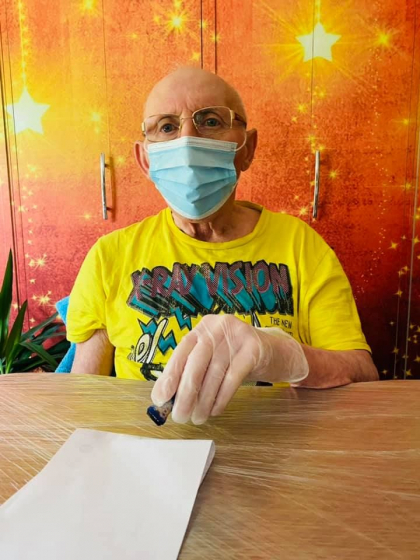 Maestrul Gheorghe Urschi a votat: "Hai Moldova sa traim mai bine" - FOTO Maestrul Gheorghe Urschi a votat: "Hai Moldova sa traim mai bine" - FOTO