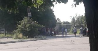 Randuri dupa bani la Tighina. Alexandr Slusari a depus un denunt privind coruperea alegatorilor in stanga Nistrului - FOTO Randuri dupa bani la Tighina. Alexandr Slusari a depus un denunt privind coruperea alegatorilor in stanga Nistrului - FOTO