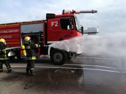 Incendiu matinal la Straseni. Flacarile au cuprins o locuinta de la Onesti. Salvatorii au evacuat o butelie de gaz Incendiu matinal la Straseni. Flacarile au cuprins o locuinta de la Onesti. Salvatorii au evacuat o butelie de gaz