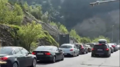Sfaturi pentru romanii care merg cu masina in Grecia. Cele mai bune zile si ore pentru a evita cozile uriase din vama Sfaturi pentru romanii care merg cu masina in Grecia. Cele mai bune zile si ore pentru a evita cozile uriase din vama