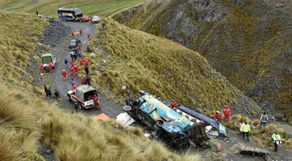 Incident teribil in Bolivia. Cel putin 34 de persoane au murit dupa ce un autocar a cazut intr-o prapastie - FOTO