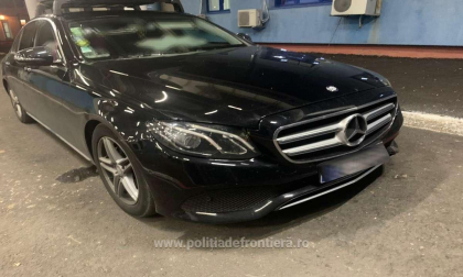 Un moldovean, care si-a cumparat un Mercedes din Franta si aducea bolidul in Moldova, oprit in vama. Motivul pentru care politistii de frontiera din Romania i-au luat masina - GALERIE FOTO/VIDEO Un moldovean, care si-a cumparat un Mercedes din Franta si aducea bolidul in Moldova, oprit in vama. Motivul pentru care politistii de frontiera din Romania i-au luat masina - GALERIE FOTO/VIDEO