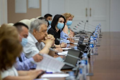 Unele categorii de persoane din Moldova ar putea fi obligate sa se vaccineze. Specialistii nu exclud aparitia unor noi versiuni ale tulpinei COVID Unele categorii de persoane din Moldova ar putea fi obligate sa se vaccineze. Specialistii nu exclud aparitia unor noi versiuni ale tulpinei COVID