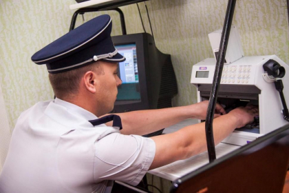 Planurile unor moldoveni - date peste cap la vama Giurgiulesti. Un test COVID-19 si un permis de conducere falsificate - gasite de politia de frontiera Planurile unor moldoveni - date peste cap la vama Giurgiulesti. Un test COVID-19 si un permis de conducere falsificate - gasite de politia de frontiera