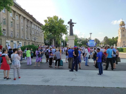 Locuitorii din Balti au organizat din nou o manifestatie in fata primariei orasului - VIDEO Locuitorii din Balti au organizat din nou o manifestatie in fata primariei orasului - VIDEO
