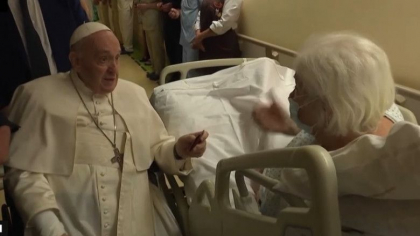 Papa Francisc a fost externat dupa operatia suferita la colon - VIDEO Papa Francisc a fost externat dupa operatia suferita la colon - VIDEO