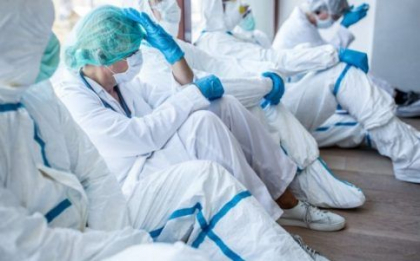 Familiile personalului medical, decedat din cauza infectiei de Covid-19, vor primi o indemnizatie unica din partea statului de 100 de mii de lei / DOC