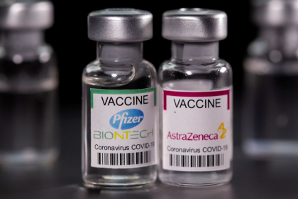 Un barbat din Stefan Voda, vaccinat cu Pfizer, a primit din greseala la rapel o doza de AstraZeneca: a uitat cu ce vaccin s-a imunizat. Care este starea lui de sanatate Un barbat din Stefan Voda, vaccinat cu Pfizer, a primit din greseala la rapel o doza de AstraZeneca: a uitat cu ce vaccin s-a imunizat. Care este starea lui de sanatate