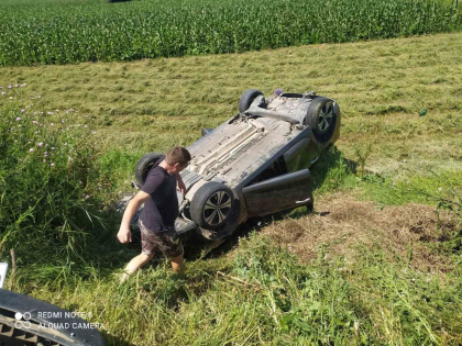 Accident la Hancesti. Soferul unui microbuz a iesit la depasire si s-a lovit violent de un automobil care venea din directia opusa - FOTO