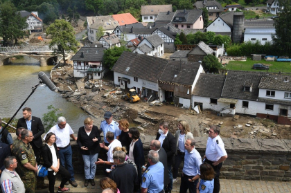 Angela Merkel a vizitat zonele devastate de inundatii in Germania si s-a declarat „coplesita” la vederea pagubelor uriase - FOTO