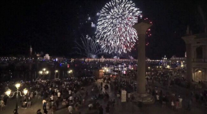 Peste 25.000 de oameni au urmarit in Venetia artificiile de Sfantul Salvador
