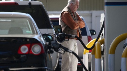 Cati litri de benzina pot fi cumparati in 2021 cu salariul mediu in diferite tari europene, dar si in Moldova Cati litri de benzina pot fi cumparati in 2021 cu salariul mediu in diferite tari europene, dar si in Moldova