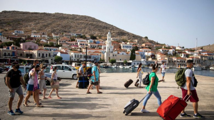 Mii de turisti din Grecia, blocati de controale la feriboturi pentru ca nu aveau teste sau certificate de vaccinare COVID-19