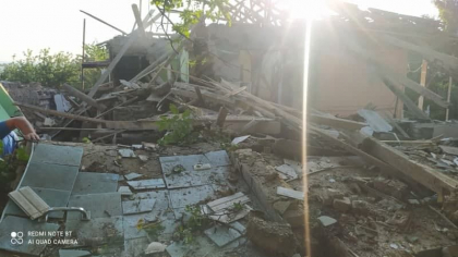 Explozie la Nisporeni: o casa s-a prabusit, iar un barbat a fost scos in stare grava de sub daramaturi - FOTO
