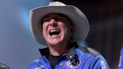 Mesajul lui Jeff Bezos, dupa primul zbor in spatiu: „Terra e un mic obiect fragil, iar cand locuim pe aceasta planeta facem pagube” Mesajul lui Jeff Bezos, dupa primul zbor in spatiu: „Terra e un mic obiect fragil, iar cand locuim pe aceasta planeta facem pagube”