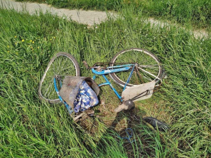 Un biciclist, transportat de urgenta la spital, dupa ce a fost lovit de o masina - FOTO Un biciclist, transportat de urgenta la spital, dupa ce a fost lovit de o masina - FOTO