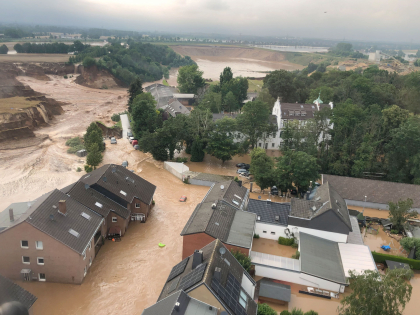 Analiza AFP: De ce inundatiile din Europa sunt atat de devastatoare? „Pamantul devine din ce in ce mai cald” - FOTO Analiza AFP: De ce inundatiile din Europa sunt atat de devastatoare? „Pamantul devine din ce in ce mai cald” - FOTO