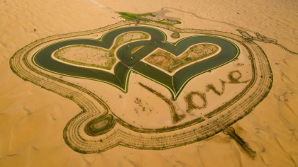 Love lake | Luciul de apa sub forma de inima din desertul Dubaiului - VIDEO Love lake | Luciul de apa sub forma de inima din desertul Dubaiului - VIDEO