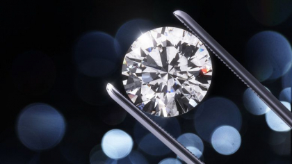 Planul sofisticat prin care o romanca de 60 de ani a reusit sa fure diamante de 5 milioane € dintr-un magazin de lux din Londra Planul sofisticat prin care o romanca de 60 de ani a reusit sa fure diamante de 5 milioane € dintr-un magazin de lux din Londra
