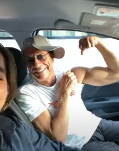 Jean-Claude Van Damme, show la volan pe manele. Ce piesa a ascultat celebrul actor de la Hollywood Jean-Claude Van Damme, show la volan pe manele. Ce piesa a ascultat celebrul actor de la Hollywood