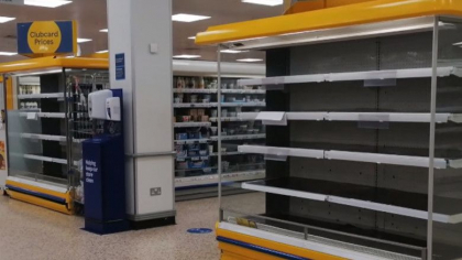 Efectele dezastruoase ale Brexit si pandemiei in UK - rafturile magazinelor sunt din nou goale dupa plecarea soferilor europeni de TIR Efectele dezastruoase ale Brexit si pandemiei in UK - rafturile magazinelor sunt din nou goale dupa plecarea soferilor europeni de TIR