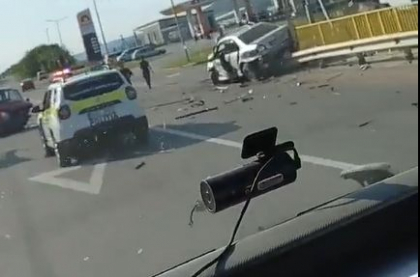 Doi barbati - transportati de urgenta la spital, dupa ce au provocat un accident la Calarasi. Un sofer conducea cu viteza excesiva - VIDEO Doi barbati - transportati de urgenta la spital, dupa ce au provocat un accident la Calarasi. Un sofer conducea cu viteza excesiva - VIDEO