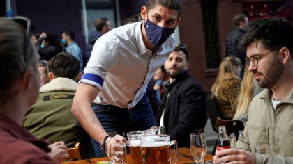 Ce tari din Europa impun pasaport de vaccinare pentru cei care vor sa mearga la restaurante, cluburi, piscine, teatre