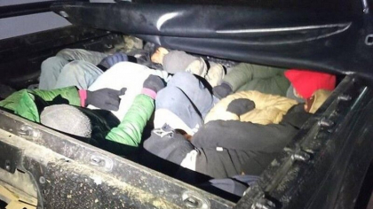 Pana la 15 migranti inghesuiti in masini de lux, la viteze de 250 km/h. Cum erau introdusi in Europa Pana la 15 migranti inghesuiti in masini de lux, la viteze de 250 km/h. Cum erau introdusi in Europa