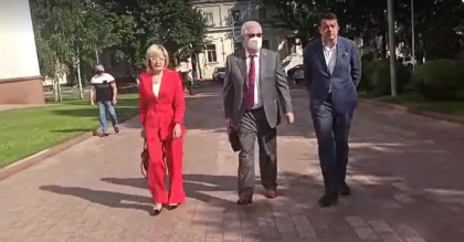 Vladimir Voronin - intampinat cu huiduieli la prima sedinta a Parlamentului. Olaru: "Banditule, talharule, la 13 cu Dodon impreuna de mana" Vladimir Voronin - intampinat cu huiduieli la prima sedinta a Parlamentului. Olaru: "Banditule, talharule, la 13 cu Dodon impreuna de mana"