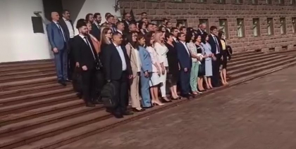 Deputatii PAS au venit primii la sedinta noului Parlament - VIDEO