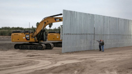 Omul de afaceri care a cheltuit 30 de milioane de dolari pe zidul lui Trump de la granita cu Mexic vrea acum sa-l vanda