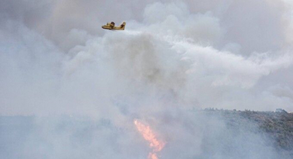 Incendiu devastator in Grecia. Cinci elicoptere si cinci bombardiere cu apa au intervenit de urgenta Incendiu devastator in Grecia. Cinci elicoptere si cinci bombardiere cu apa au intervenit de urgenta