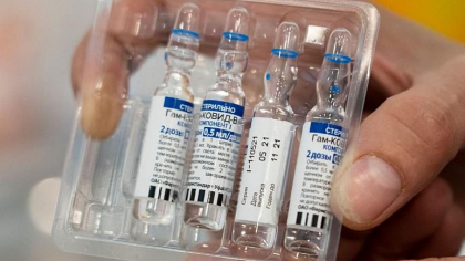 Rusia aproba testarea combinatiei de vaccinuri Sputnik si AstraZeneca 
