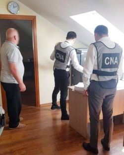 Detalii noi despre perchezitiile de la Criuleni. Arhitectul-sef al Consiliului raional Criuleni si administratorul unei companii de proiectare, retinuti - FOTO Detalii noi despre perchezitiile de la Criuleni. Arhitectul-sef al Consiliului raional Criuleni si administratorul unei companii de proiectare, retinuti - FOTO