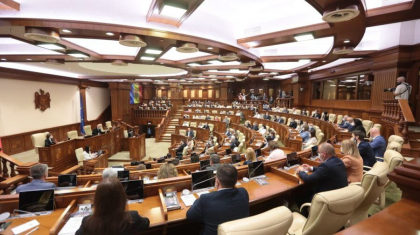 Deputatii au aprobat comisiile parlamentare. Opt comisii vor fi conduse de PAS, iar trei de Blocul Comunistilor si Socialistilor