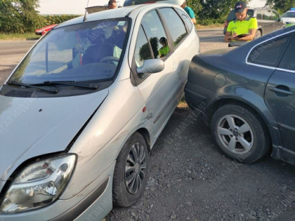 Accident in lant la Tighina. Cinci automobile s-au izbit violent, dupa ce unul dintre soferi a incercat sa schimbe directia vehiculului, fiind in mijlocul drumului - GALERIE FOTO Accident in lant la Tighina. Cinci automobile s-au izbit violent, dupa ce unul dintre soferi a incercat sa schimbe directia vehiculului, fiind in mijlocul drumului - GALERIE FOTO